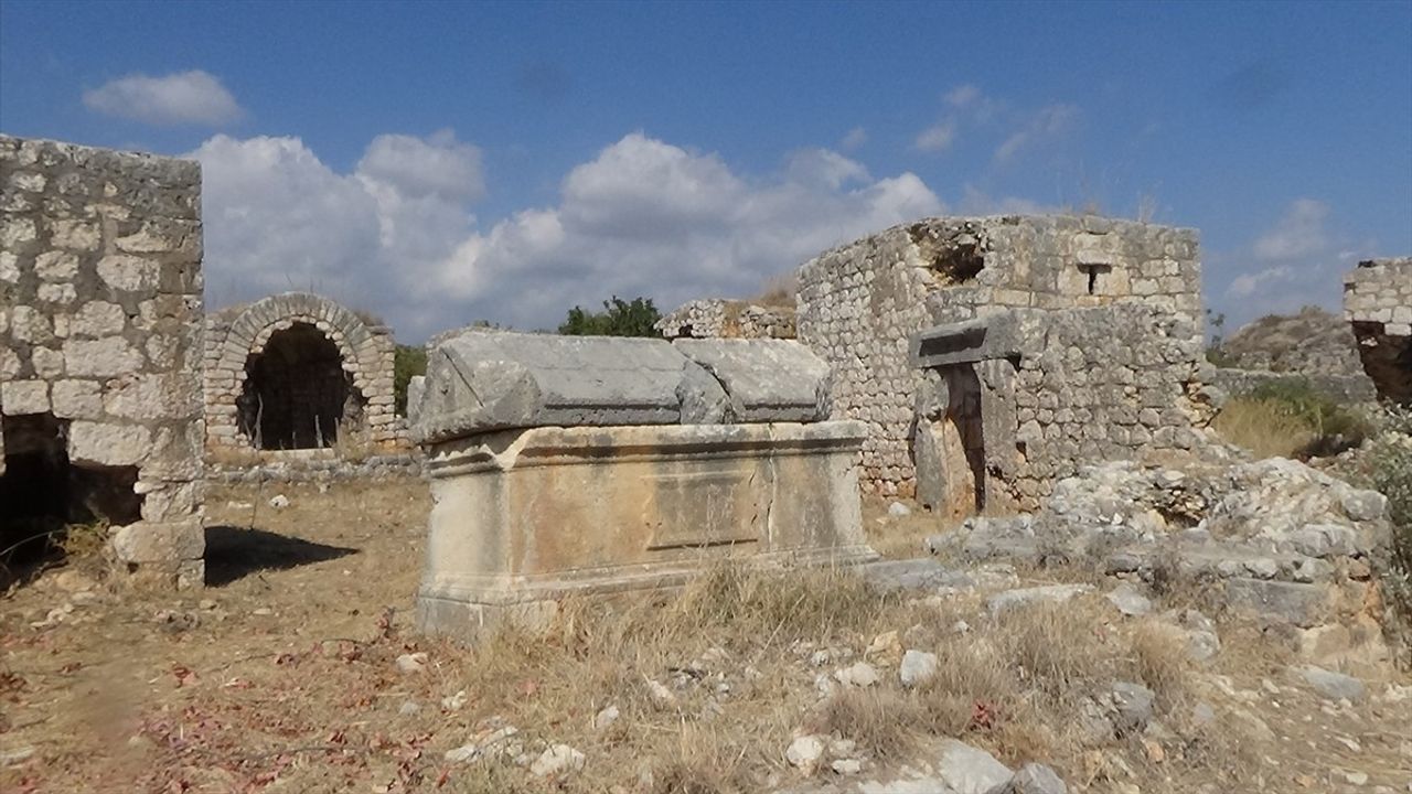 Elaiussa Sebaste Antik Kenti'nde Nekropol Çalışmaları Devam Ediyor