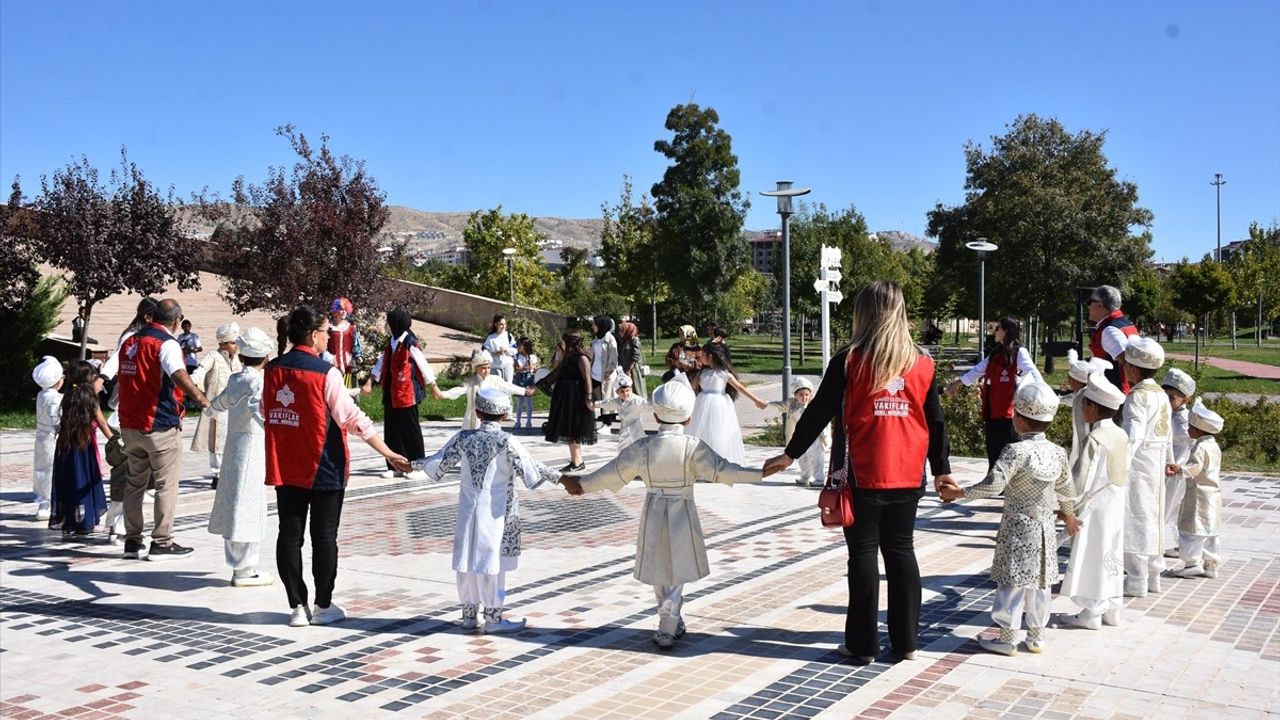 Elazığ'da 20 Çocuk İçin Renkli Sünnet Şöleni