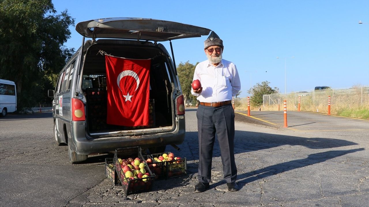 Elmacı Dede'nin Vatanseverliği: Askerlere Elma Götürdü