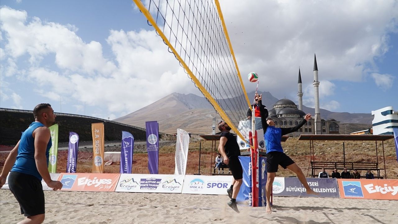 Erciyes'te Plaj Voleybolu Turnuvası Coşkuyla Tamamlandı