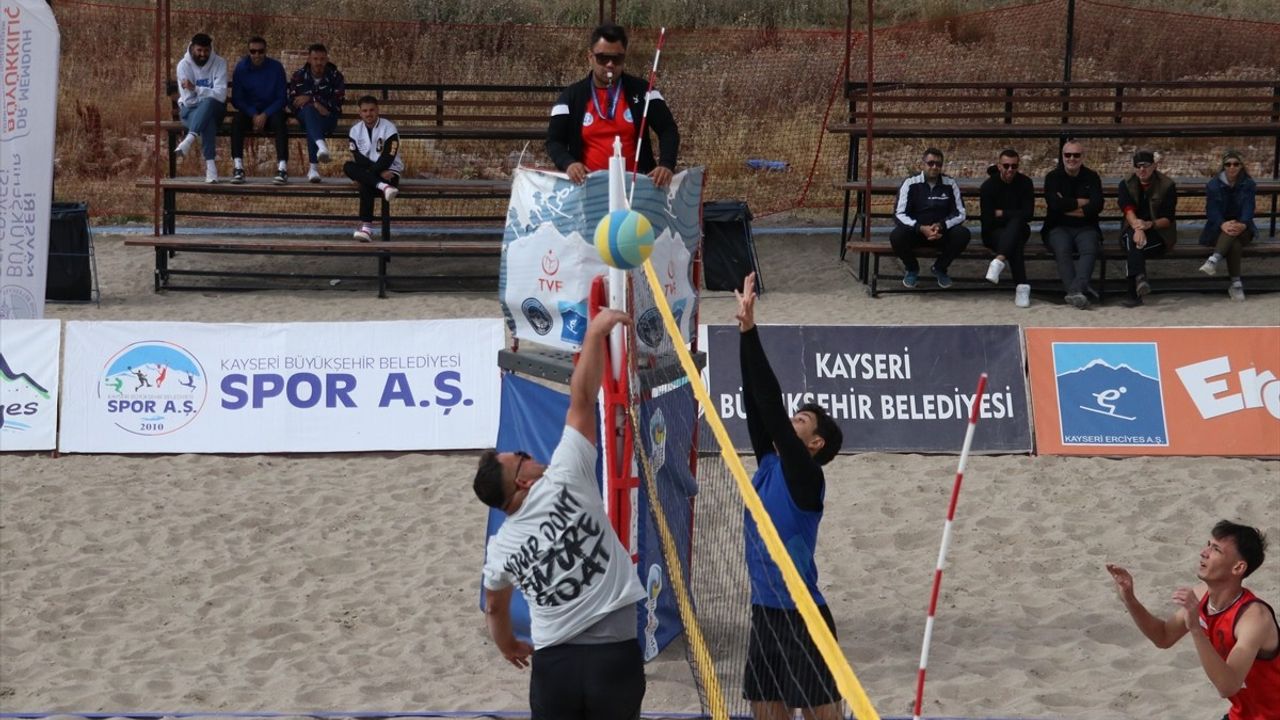 Erciyes'te Plaj Voleybolu Turnuvası Sürüyor