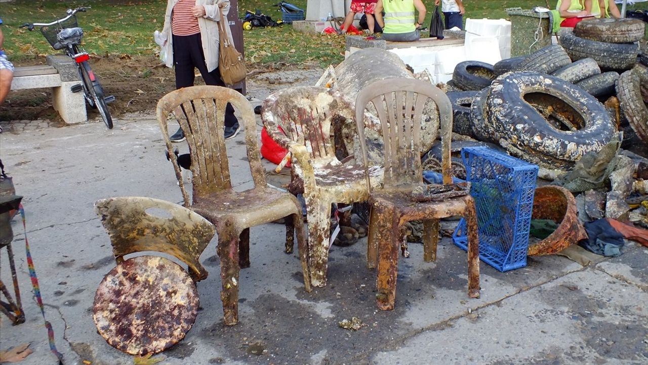 Erdek Limanı'nda Gönüllü Temizlik Faaliyeti