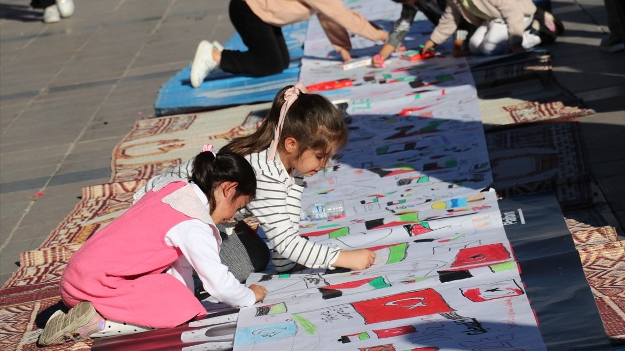 Erzurum'da Sağlık Çalışanları Gazze İçin 47. Kez Yürüdü