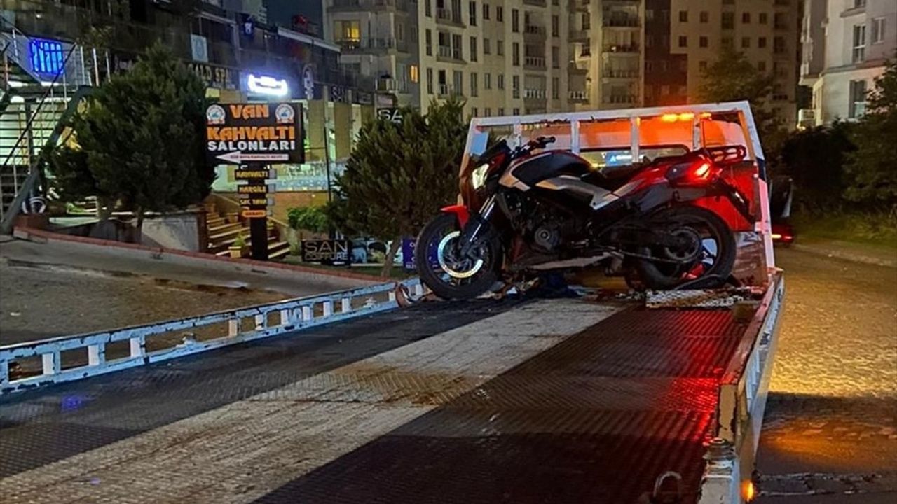 Esenyurt'ta Çalıntı Motosikletle Yakalanan İki Şüpheli Tutuklandı