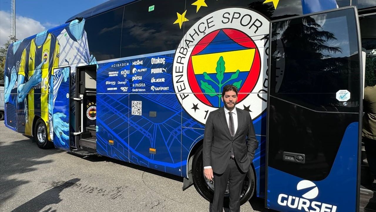 Fenerbahçe Futbol Takımı Yeni Otobüsüne Kavuştu