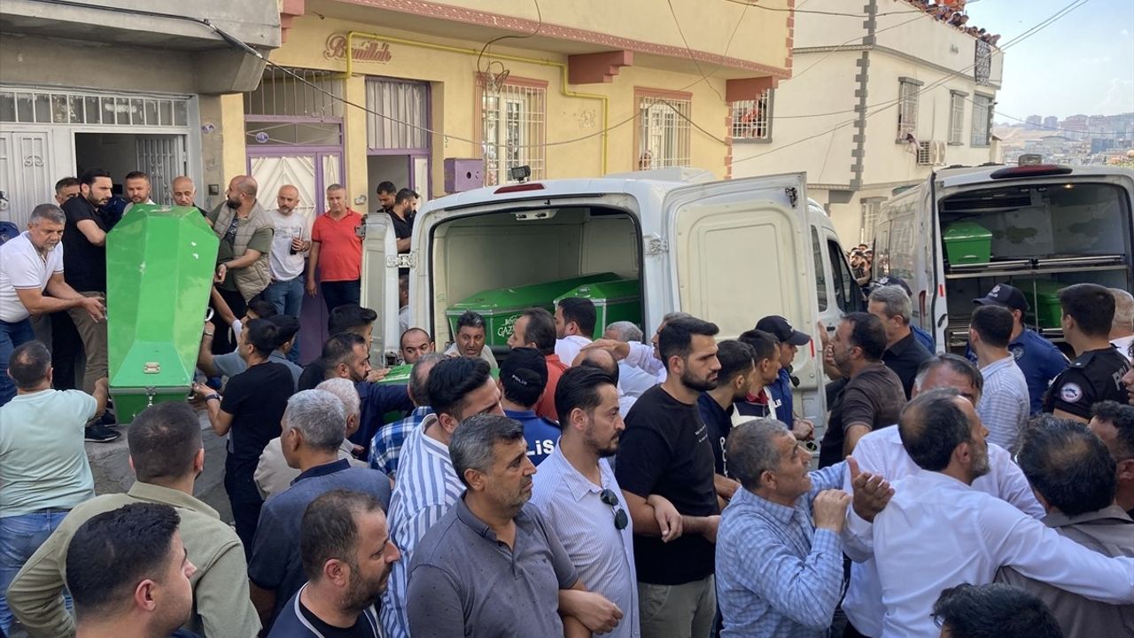 Gaziantep'te Aile Cinayeti: Baba Eşini ve 4 Çocuğunu Katledip İntihar Etti