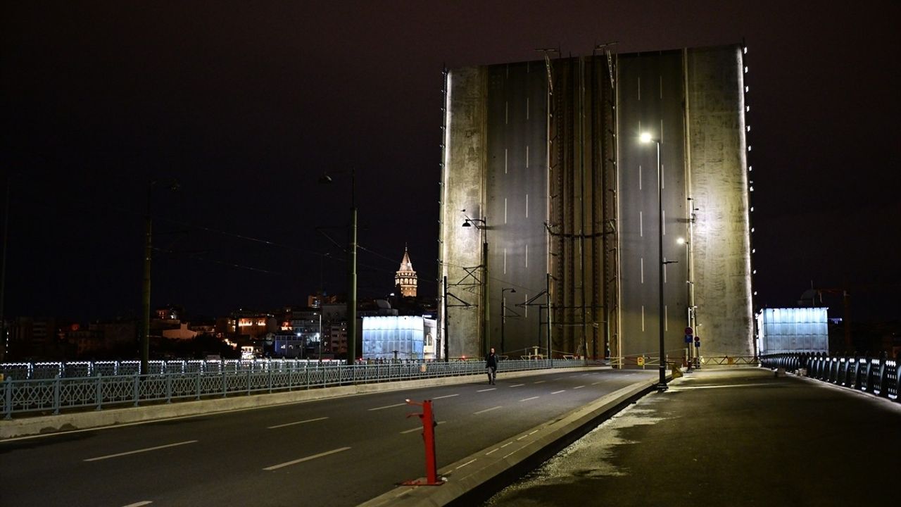 İstanbul'da Galata ve Atatürk Köprülerinde Bakım Çalışmaları