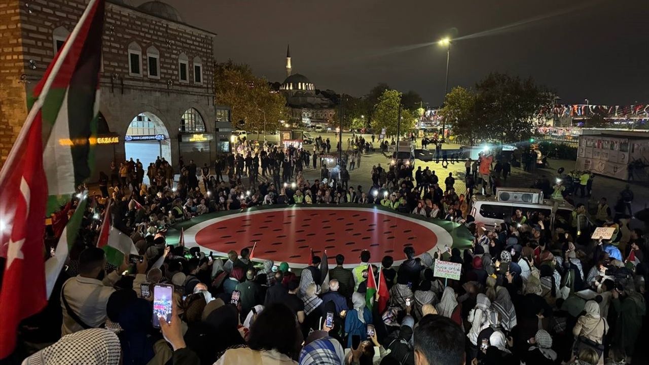 İstanbul'da Gazze İçin Protesto Gösterisi Düzenlendi