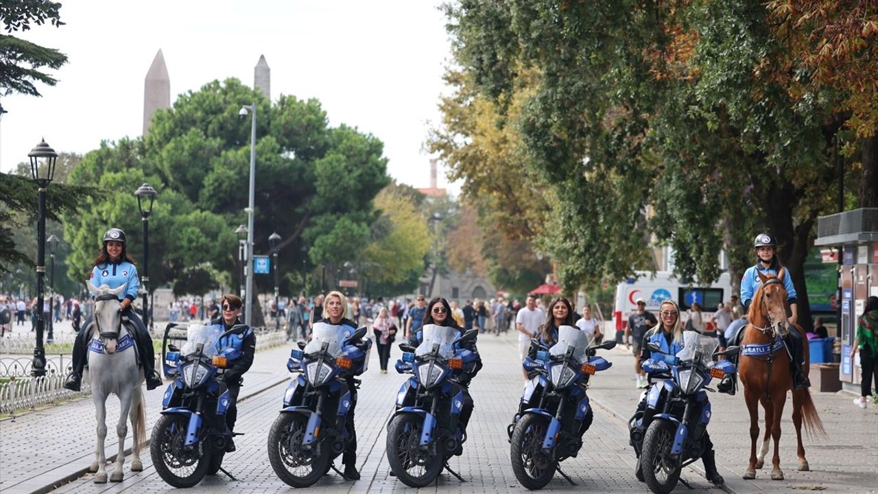 İstanbul'da Motosikletli ve Atlı Kadın Zabıta Ekipleri Görevde