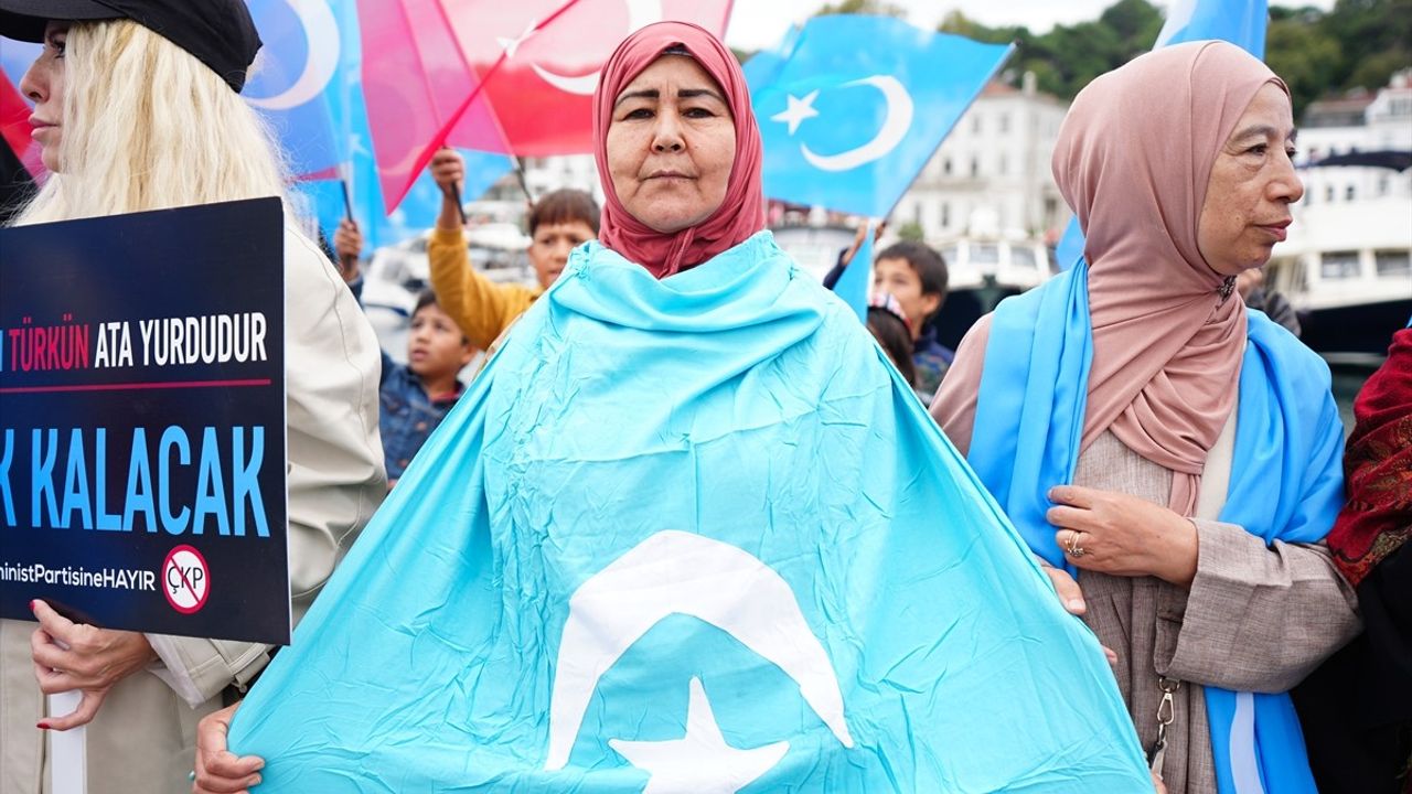 İstanbul'da Sincan Uygur Bölgesi Protestosu