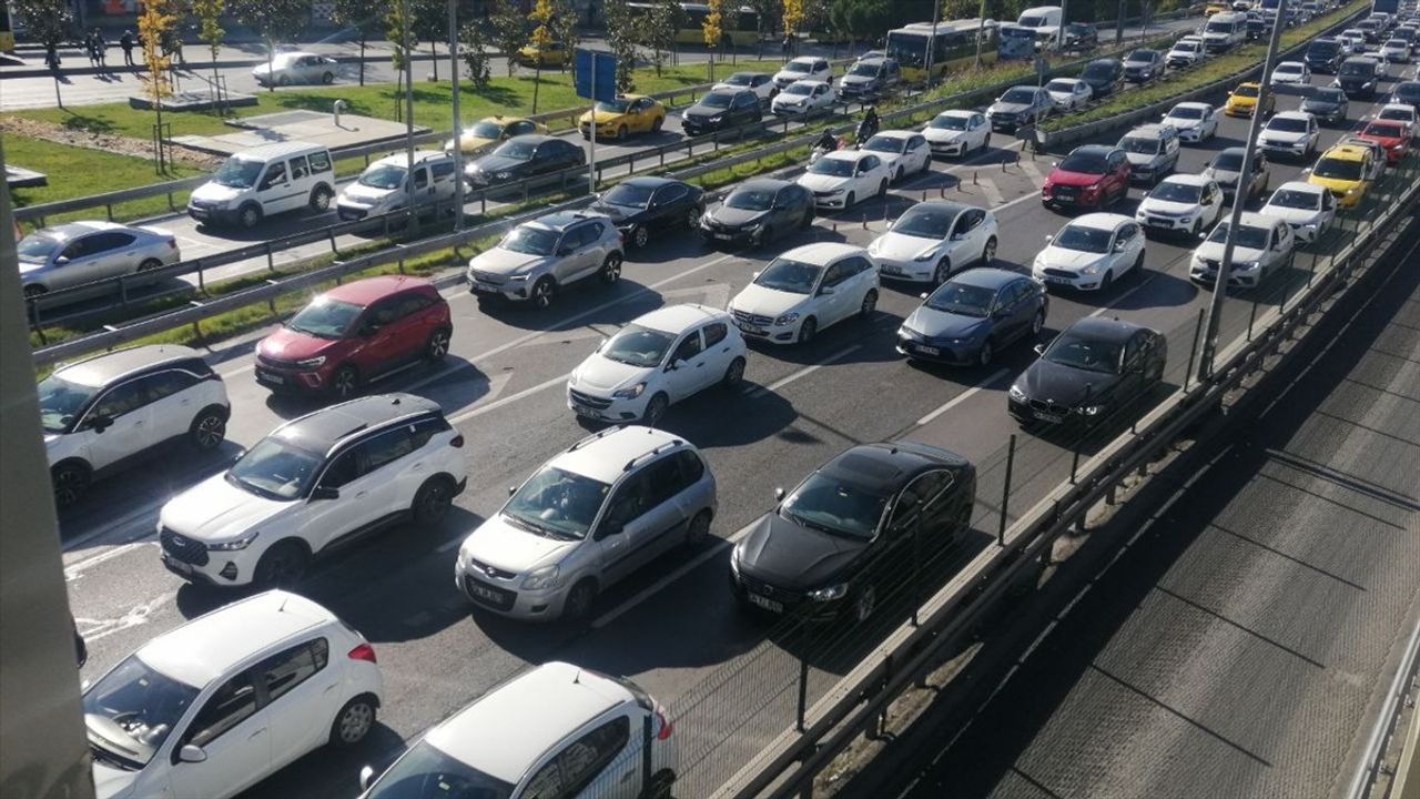 İstanbul'da Trafik Yoğunluğu Tavan Yaptı