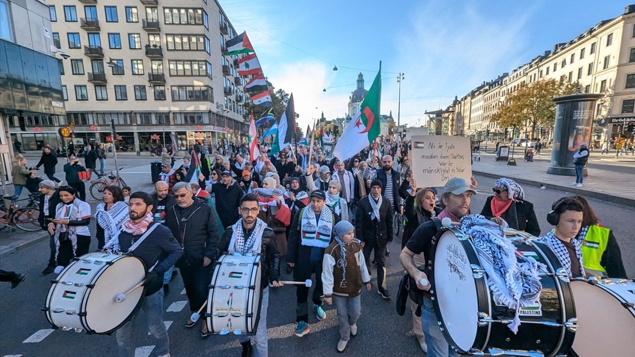 İsveç'te İsrail'in Gazze ve Lübnan'a Yönelik Saldırıları Protesto Edildi