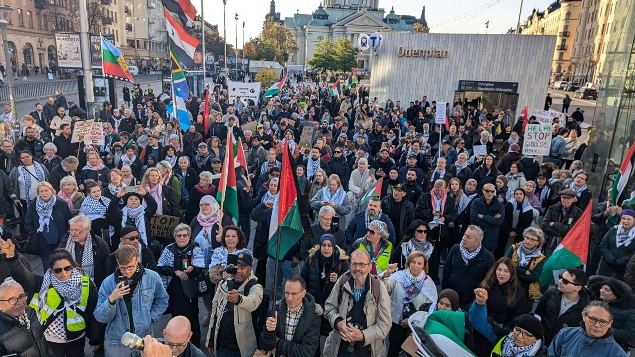 İsveç'te İsrail'in Saldırıları Protesto Edildi