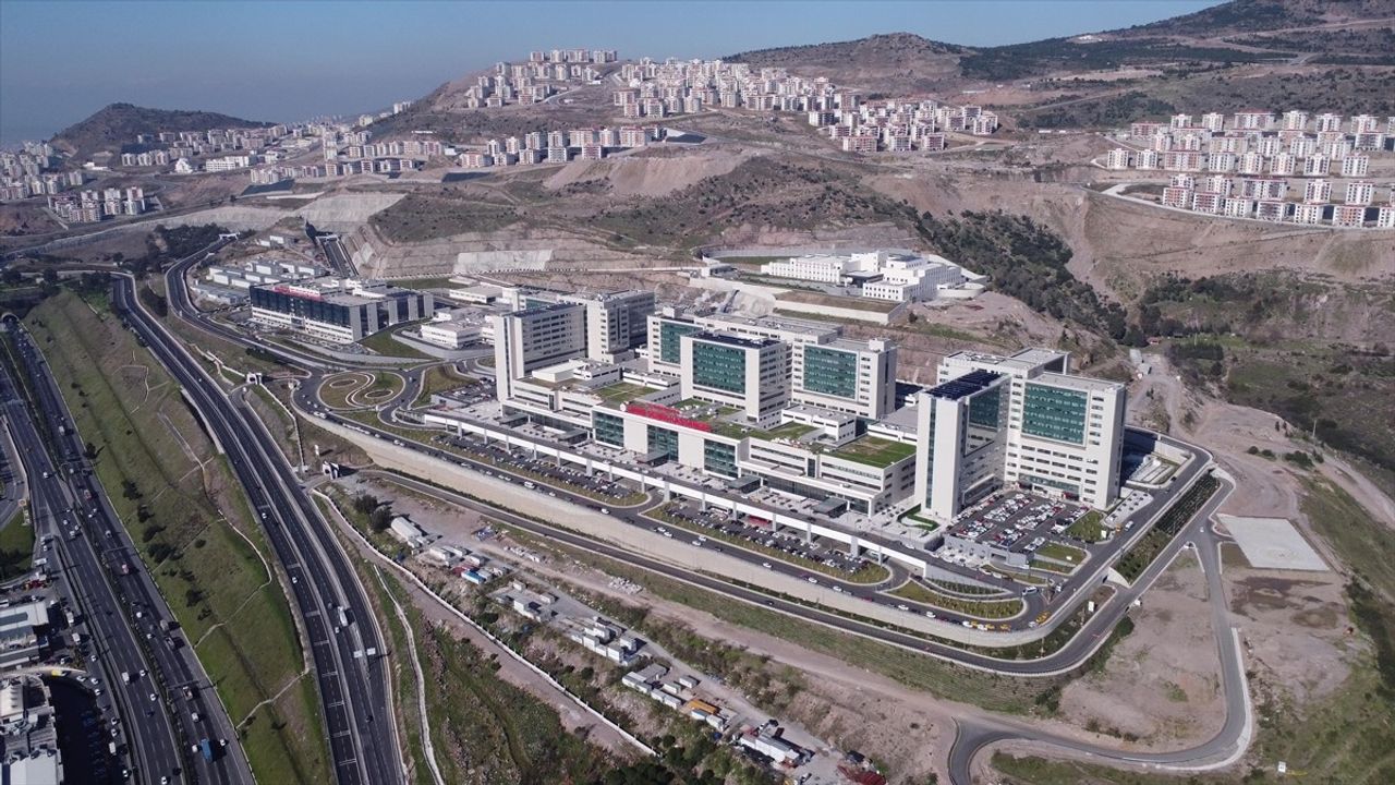 İzmir Şehir Hastanesi İlk Yılda 2.8 Milyon Hastaya Hizmet Verdi