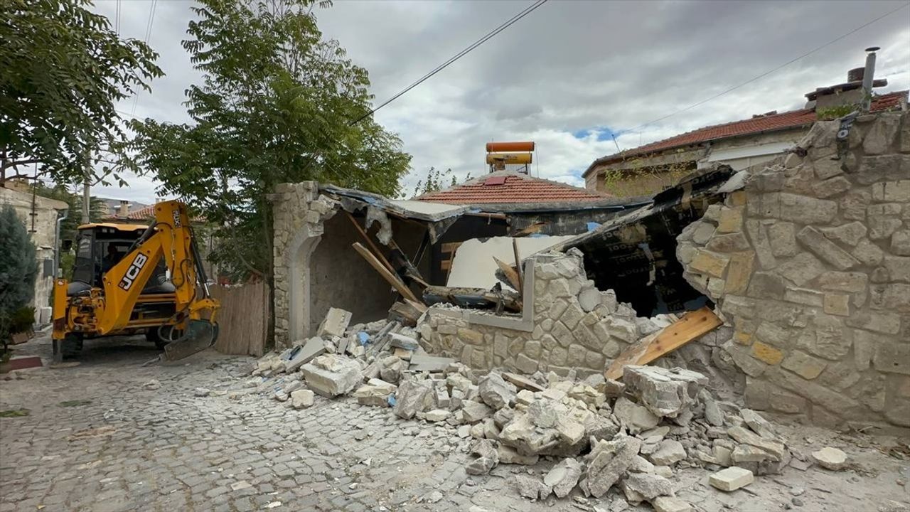 Kapadokya'da Ruhsatsız Restoran Yıkıldı