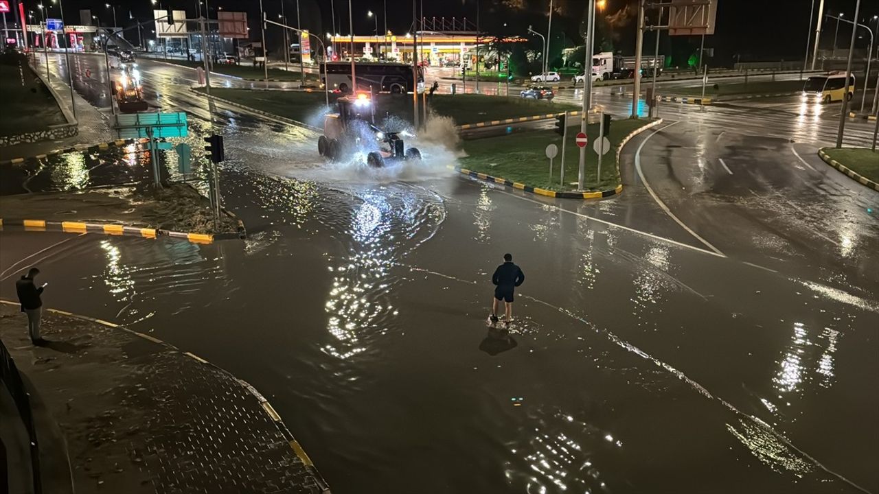 Karabük'te Sağanak Yağış Hayatı Olumsuz Etkiledi