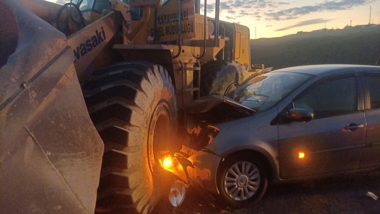 Kars'ta Öğretmenlerin Bulunduğu Otomobil Kazası: 6 Yaralı