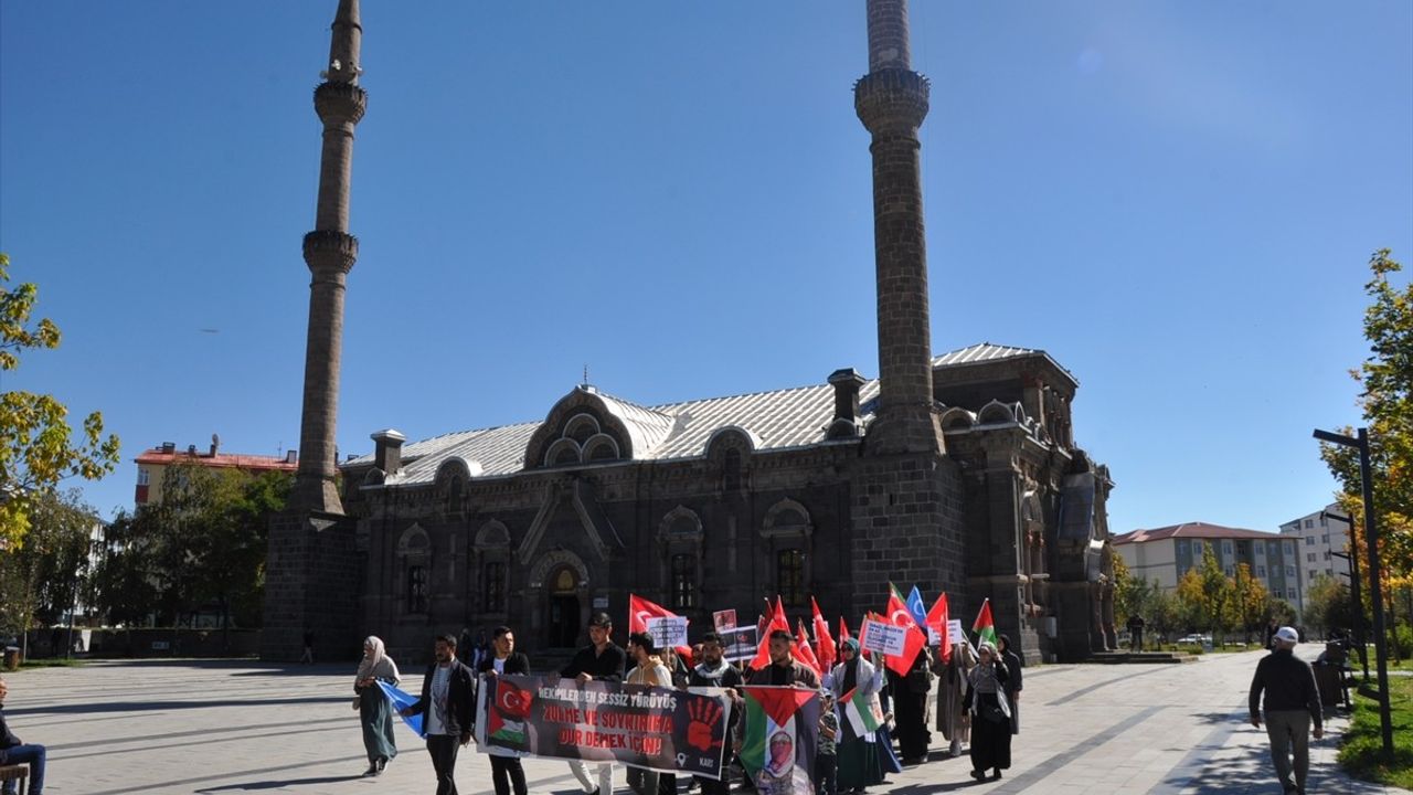 Kars'ta Sağlık Çalışanlarından Gazze'ye Destek Yürüyüşü