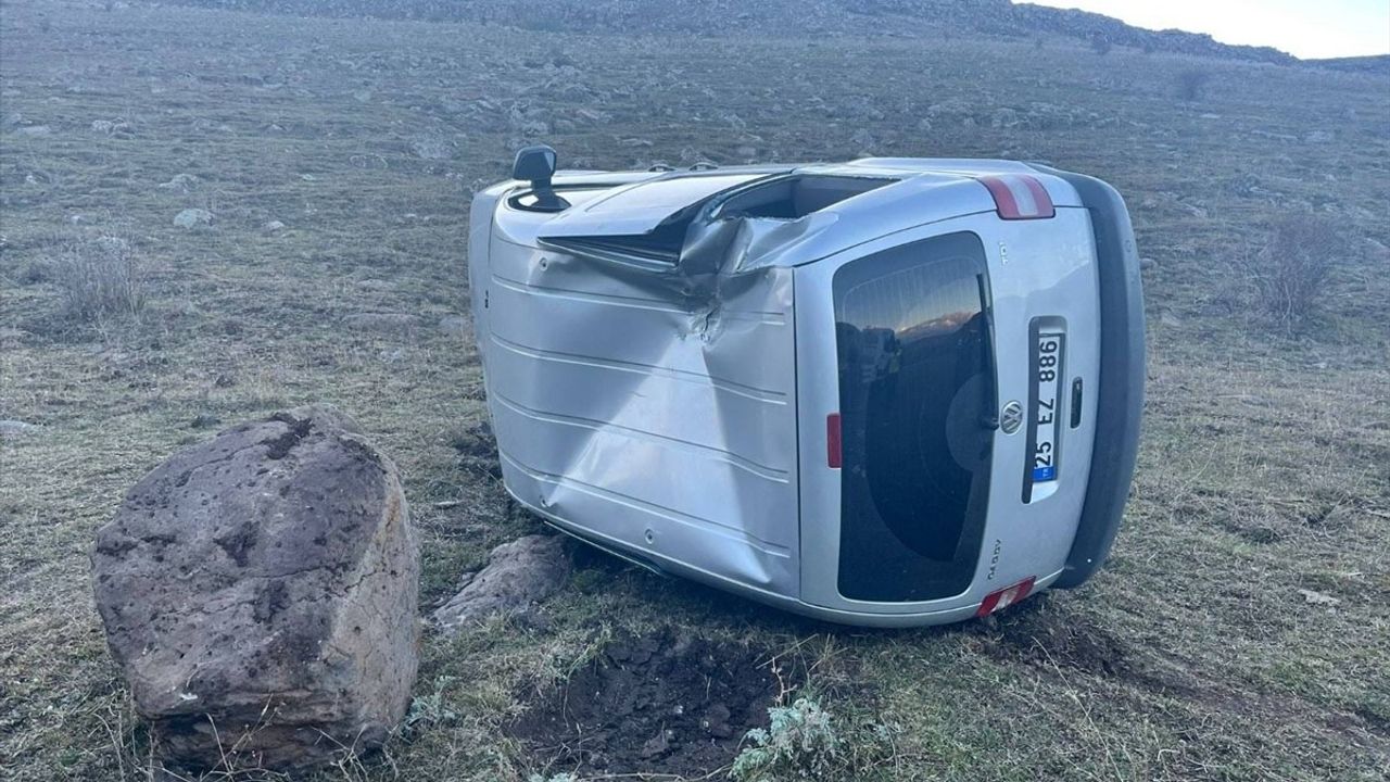 Kars'ta Trafik Kazası: 2 Yaralı