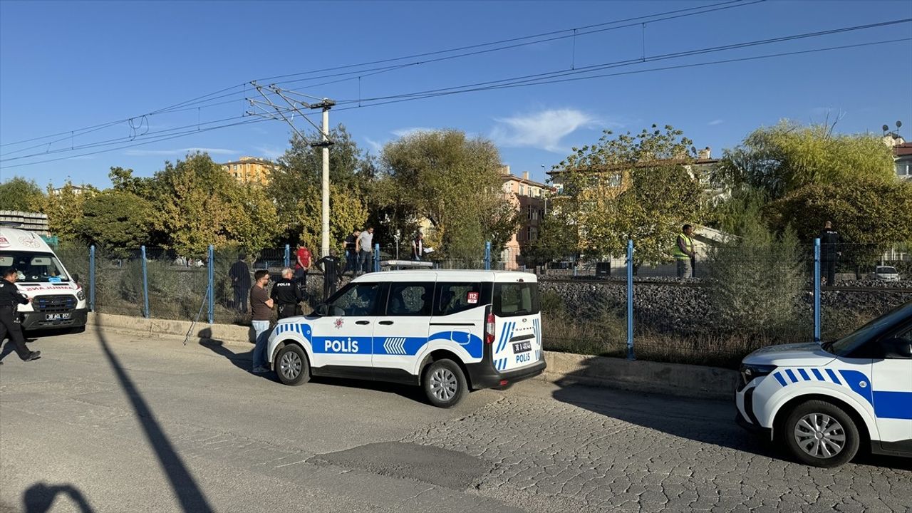 Kayseri'de Yük Treni Faciası: Bir Kişi Hayatını Kaybetti