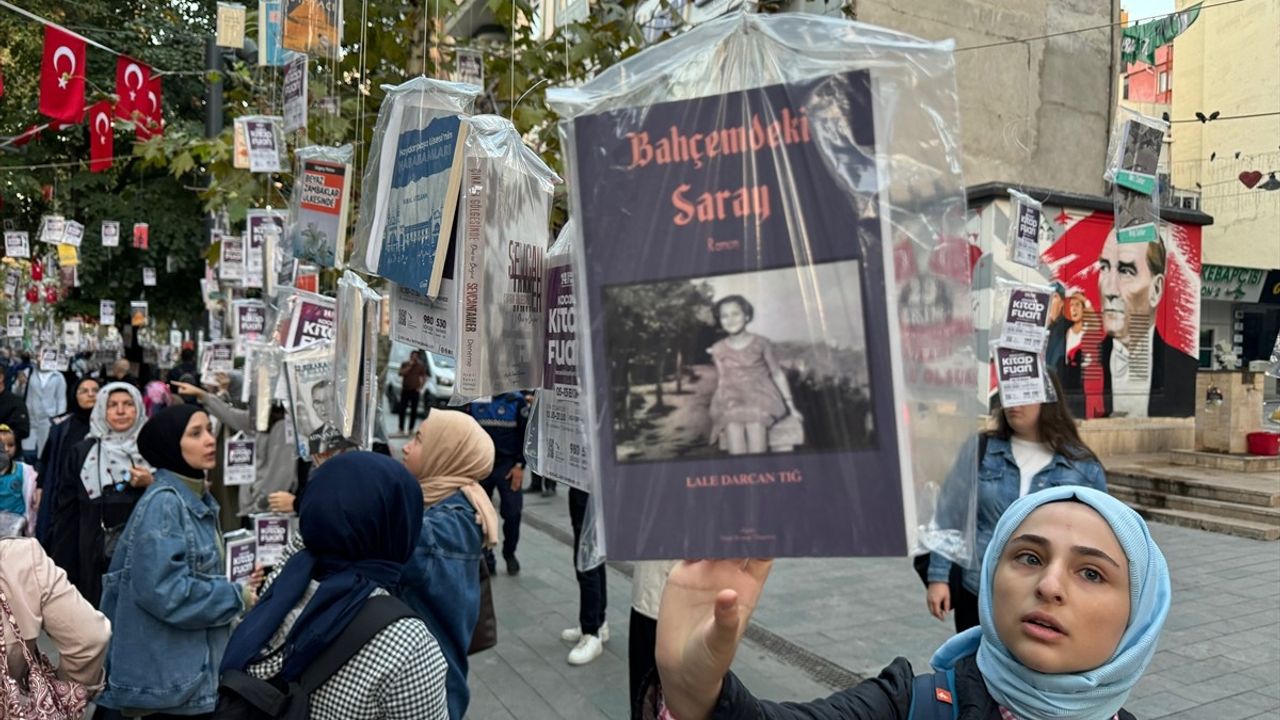 Kocaeli'de Asırlık Çınarların Üzerinde Kitap Festivali