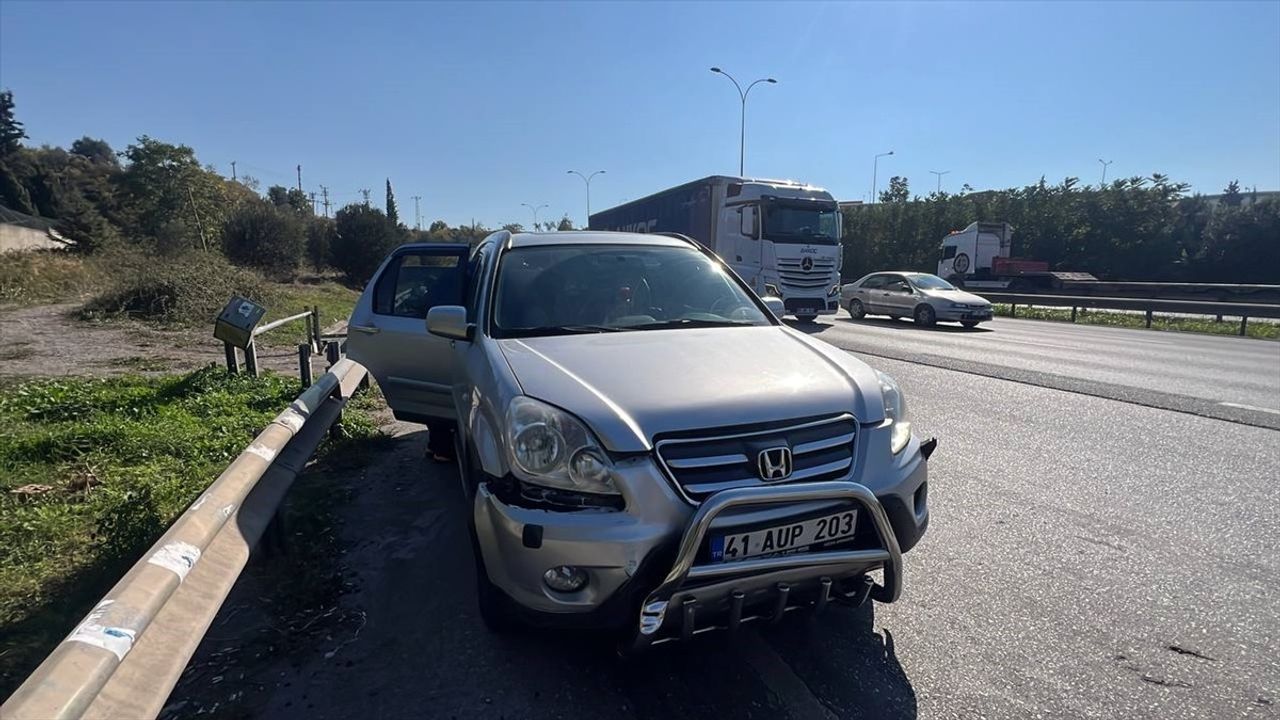 Kocaeli'nde Zincirleme Trafik Kazası: 4 Yaralı