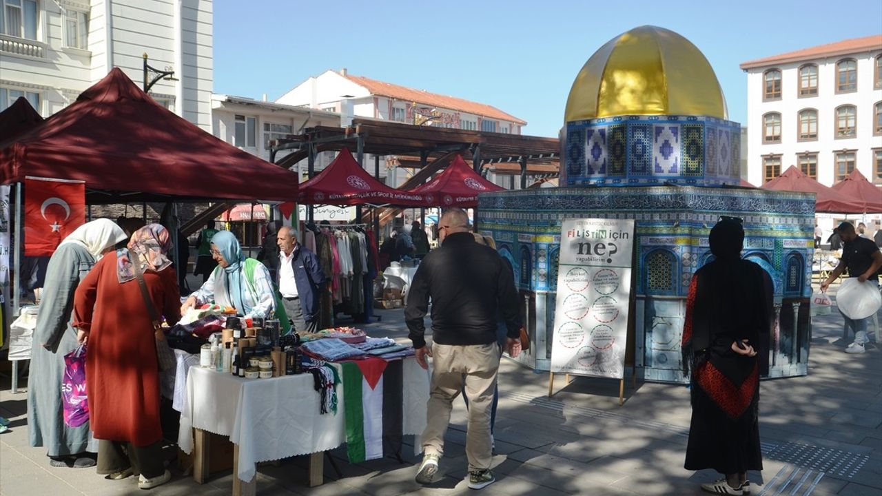 Kütahya'da Gazze İçin Yardım Çarşısı Açıldı