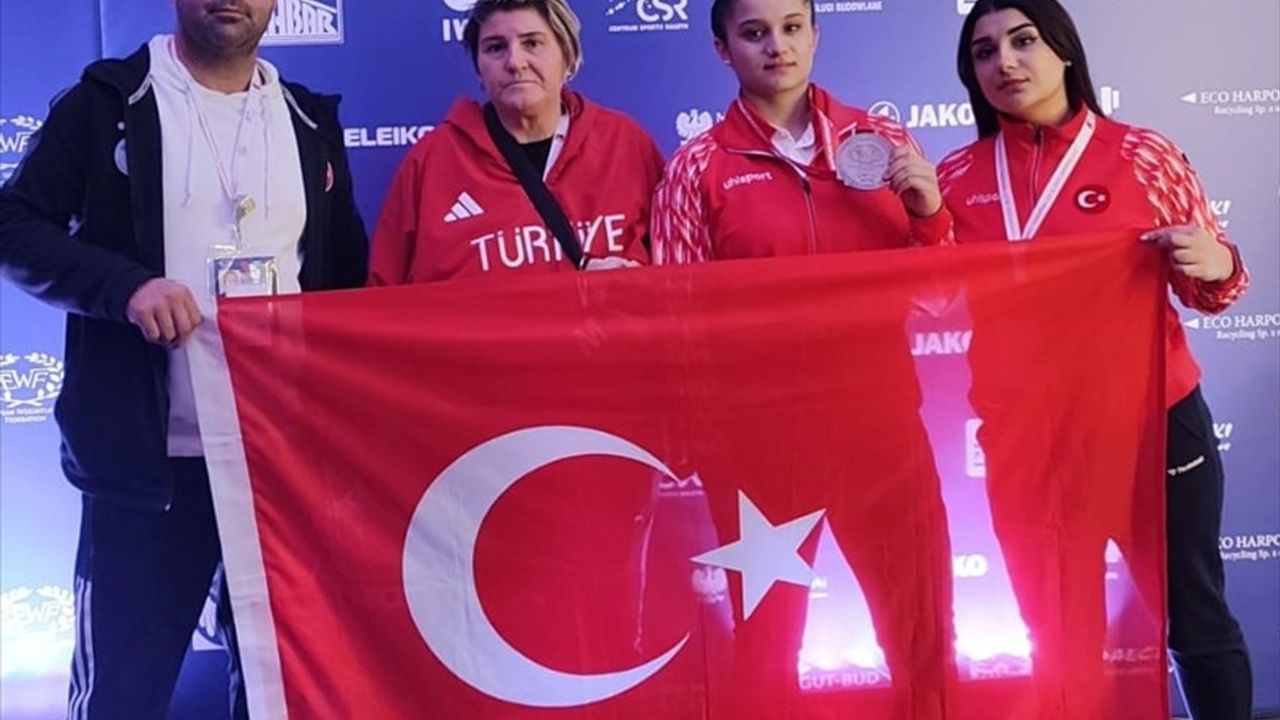 Medine Saime Balaban Avrupa Halter Şampiyonası'nda Bronz Madalya Kazandı