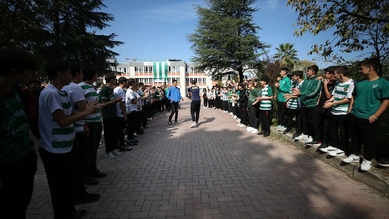 Meslek Lisesi Öğrencileri Bursaspor'a Destek İçin Formalarını Giyiyor