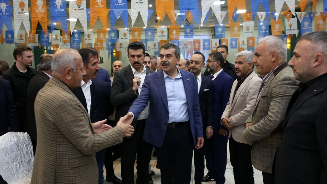 Milli Eğitim Bakanı Tekin, Bitlis'te Eğitim ve Demokrasi Üzerine Konuştu