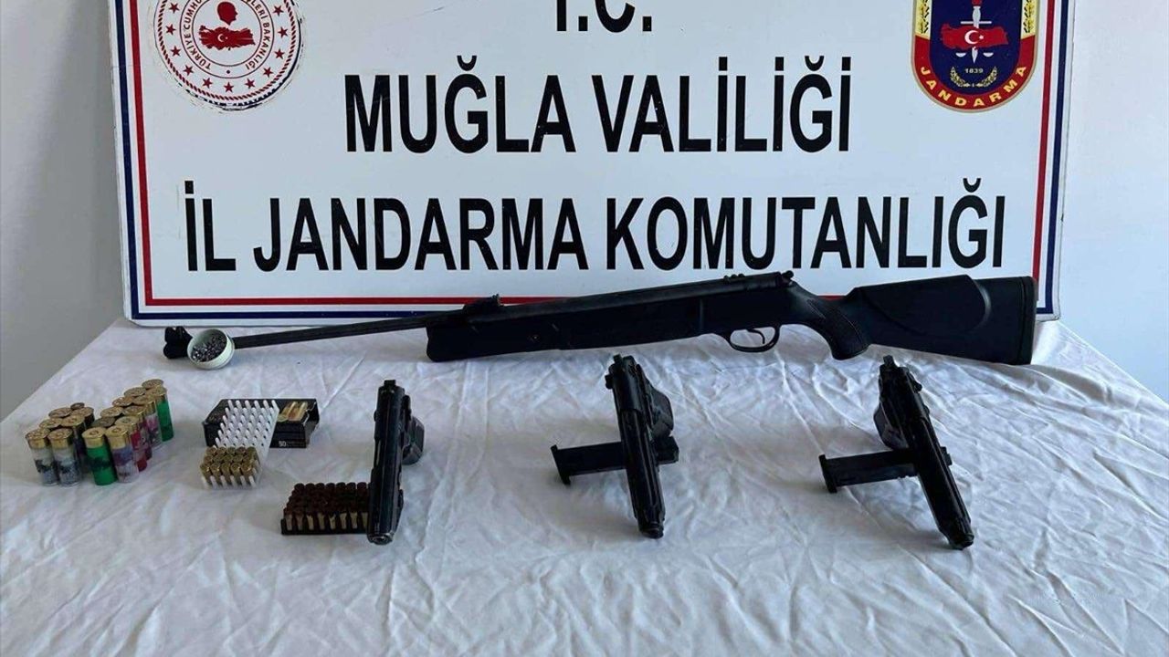 Muğla'da Uyuşturucu ve Ruhsatsız Silah Operasyonu: 11 Gözaltı