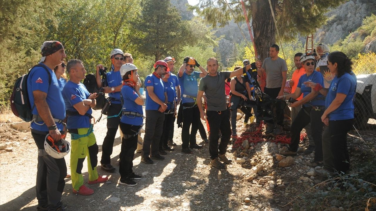 Olimpos'ta Fal Tırmanışı Şenliği Coşkuyla Başladı