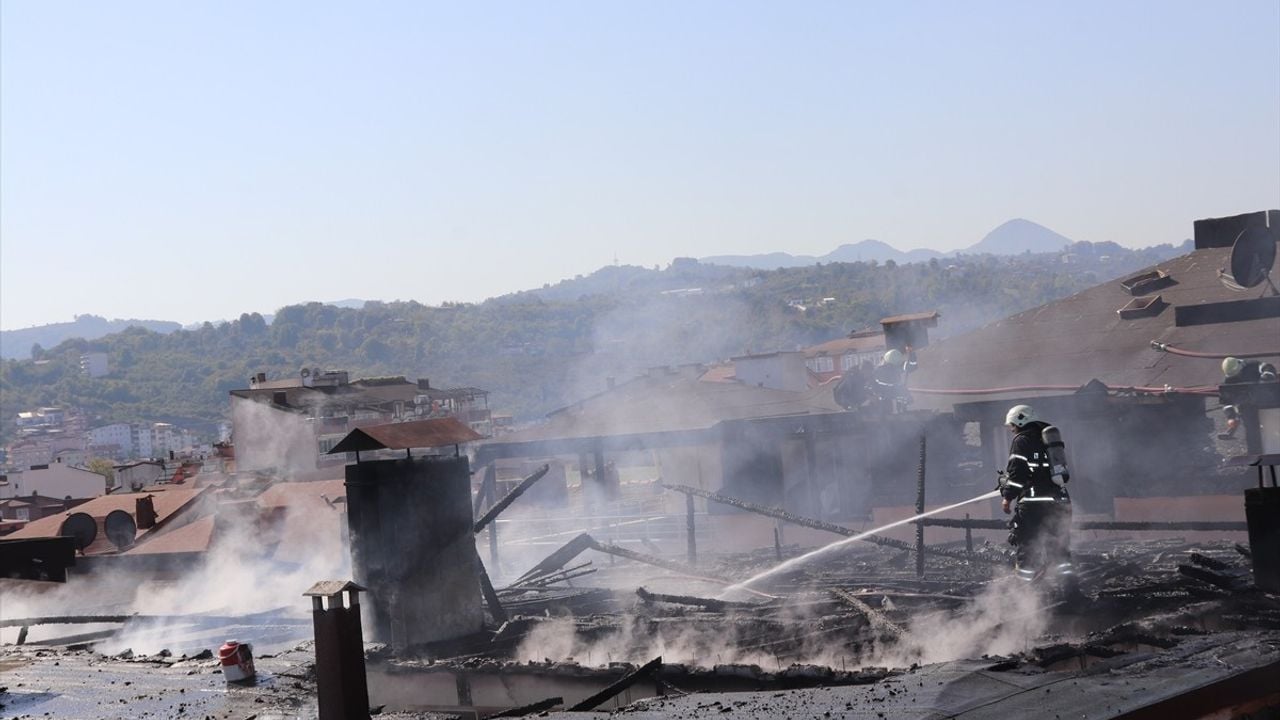 Ordu'da Çatı Tamiri Sırasında Çıkan Yangında İki Daire Kullanılamaz Hale Geldi