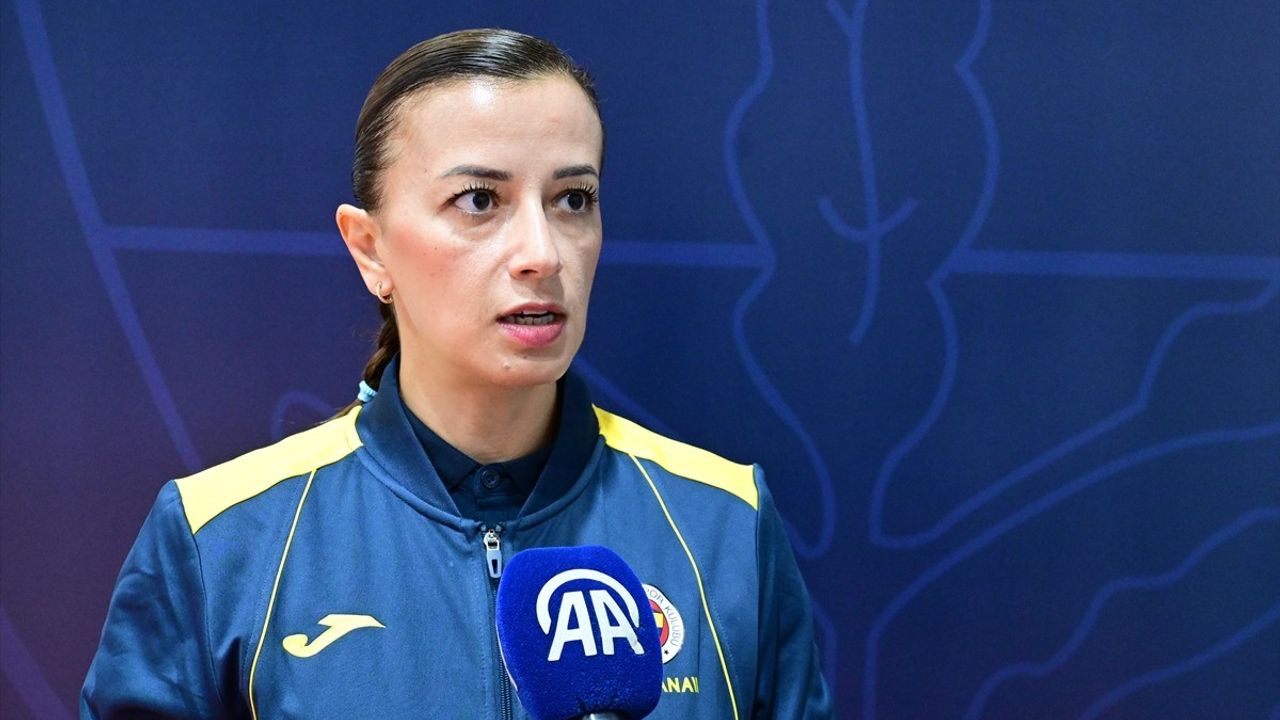 Pelin Çelik, Voleybolda İki Görevde Başarı İçin Çalışıyor