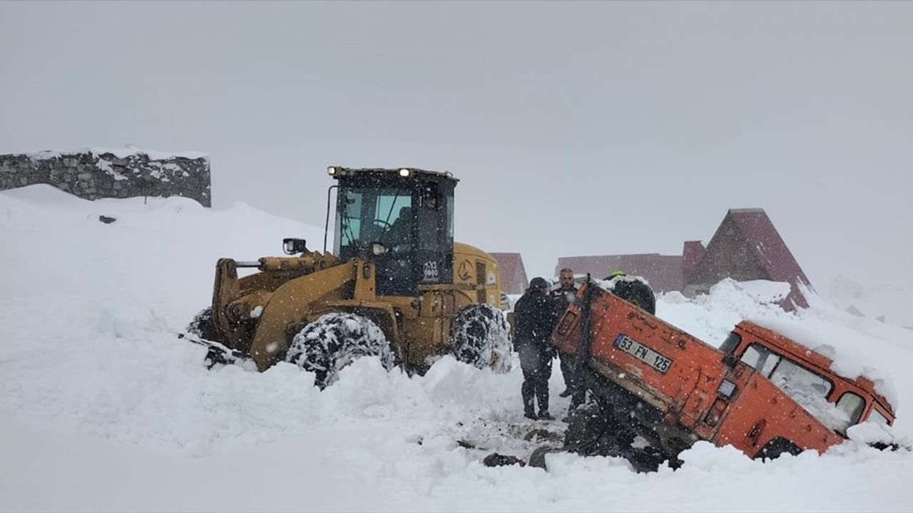 Rize'de Kar Mağdurları Kurtarıldı