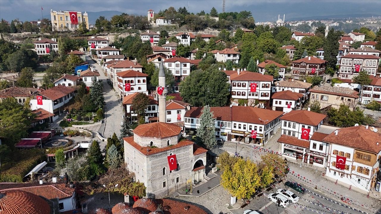 Safranbolu'da Tarihi Yapılar 29 Ekim İçin Süsleniyor