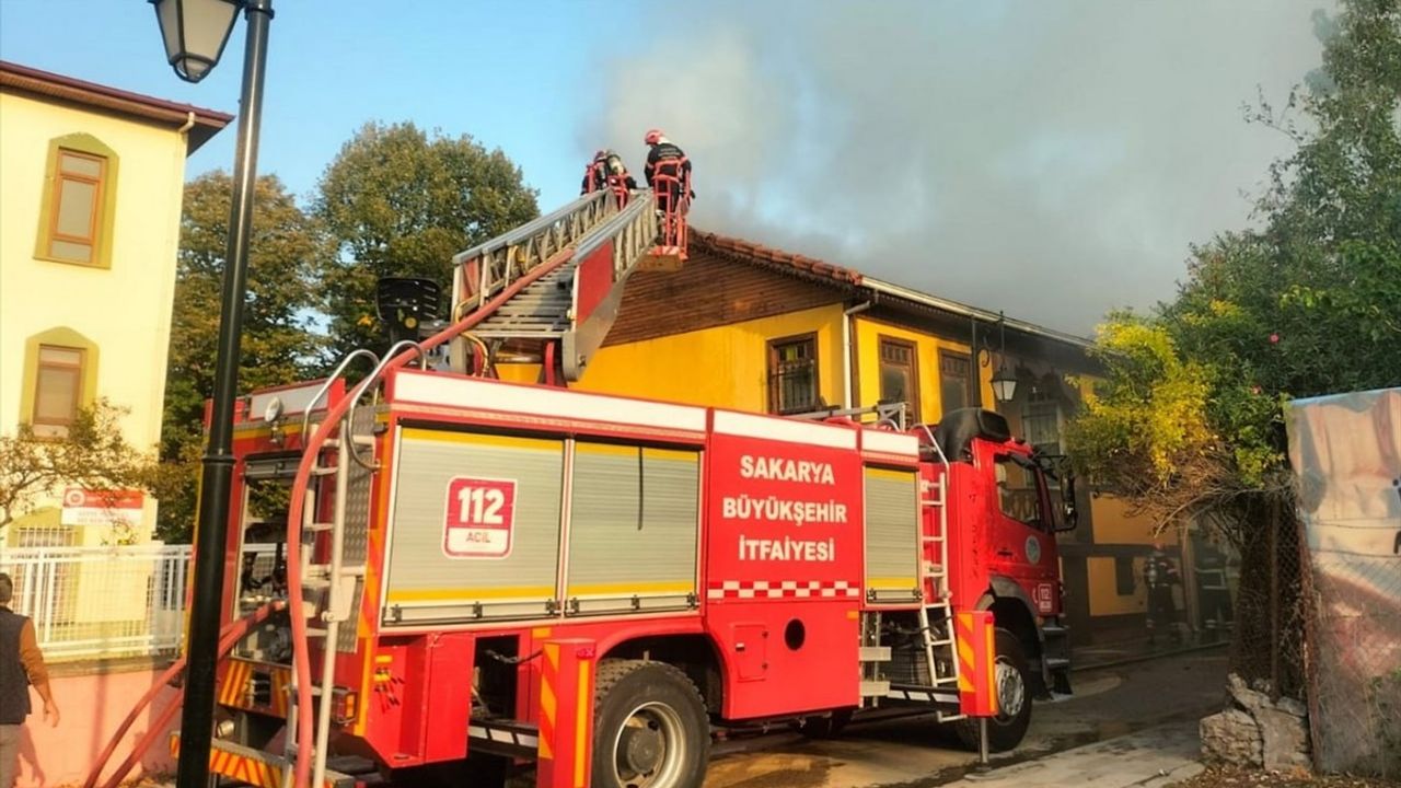 Sakarya'da Yangın Felaketi: Üç Ev Zarar Gördü