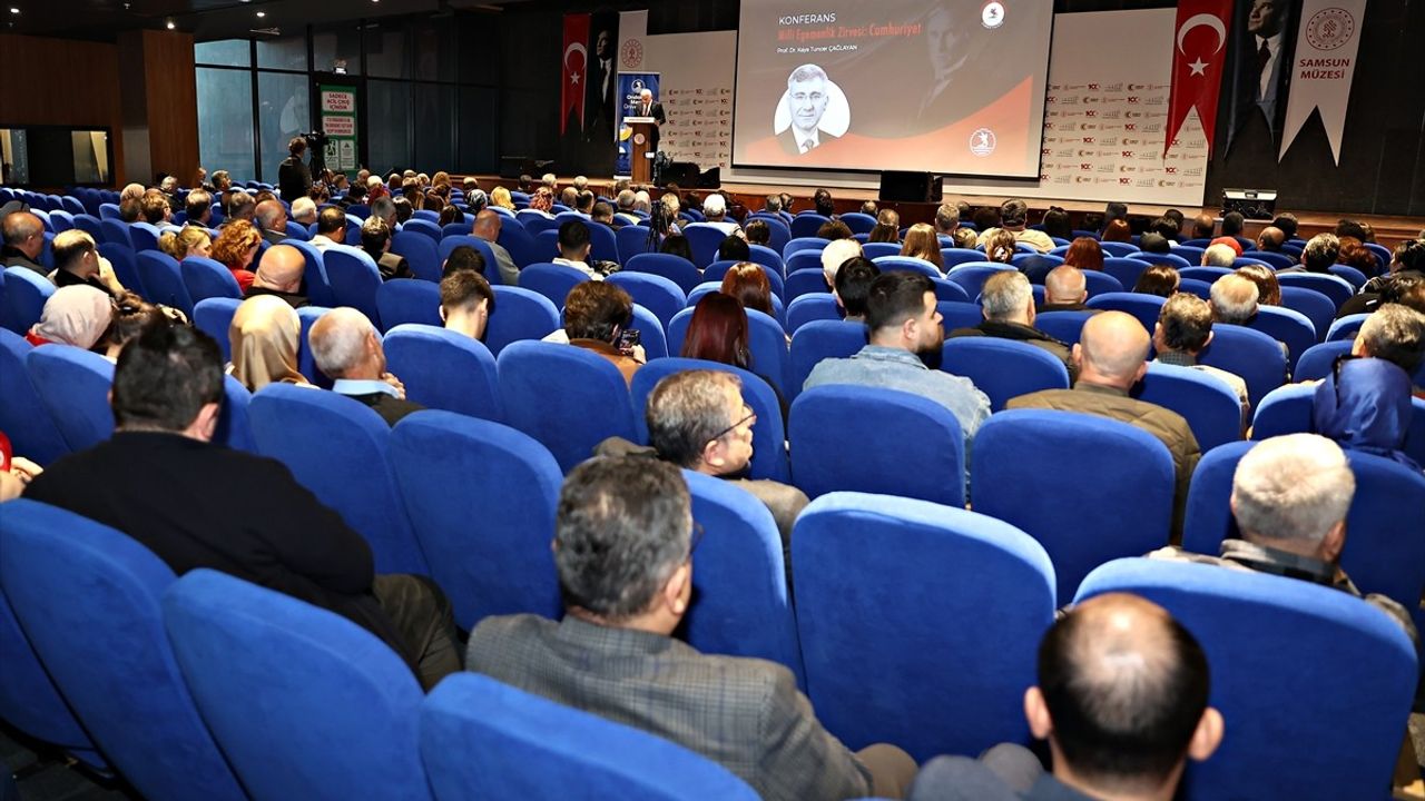 Samsun'da 'Milli Egemenlik Zirvesi: Cumhuriyet' Konferansı Gerçekleşti