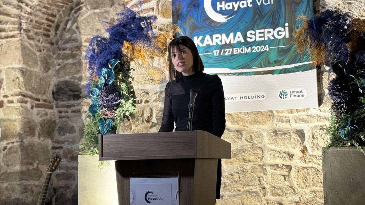 'Sanatta Hayat Var' Sergisi Tarihi Hüsrev Kethüda Hamamı'nda Açıldı