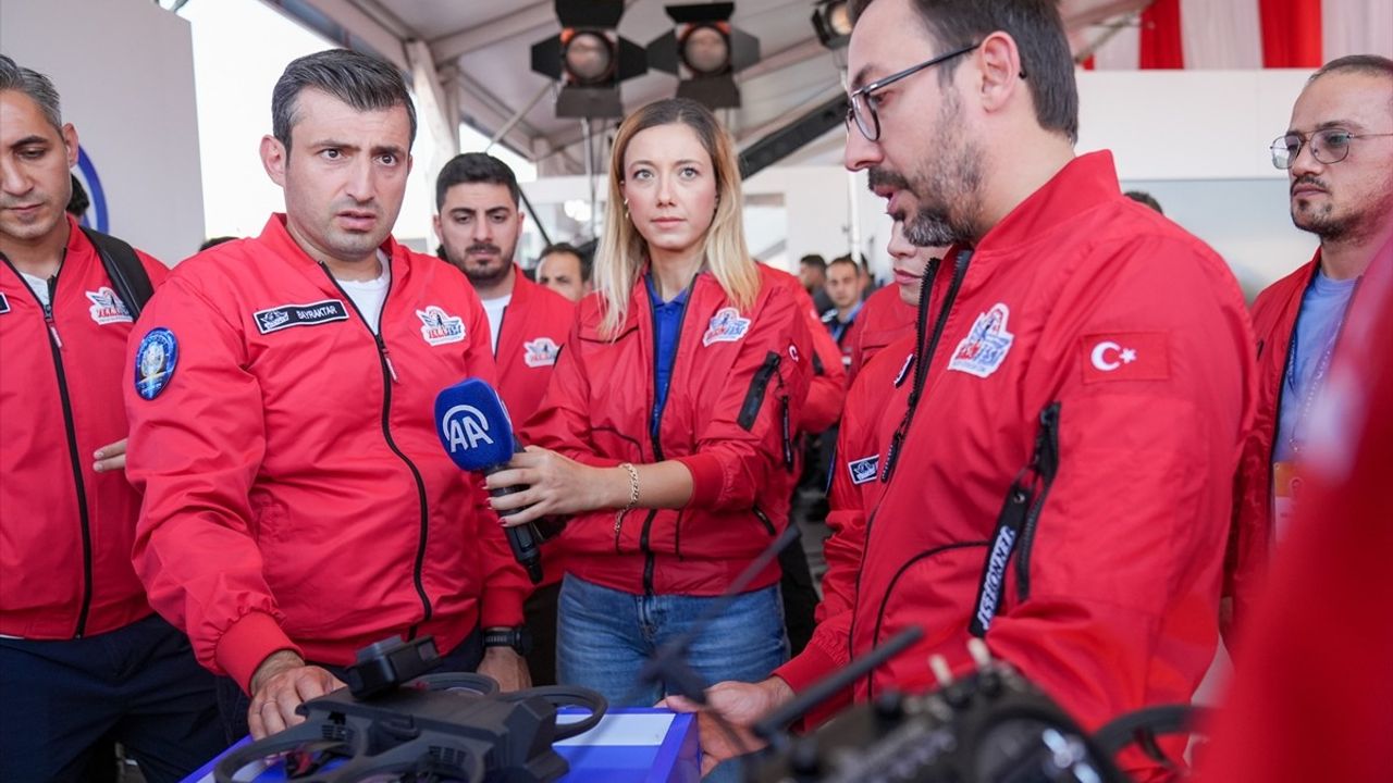 Selçuk Bayraktar, Anadolu Ajansı'nın Yeni Drone'unu İnceledi