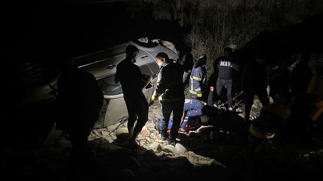 Sinop'ta Çay Yatağına Uçan Otomobilde İki Yaralı