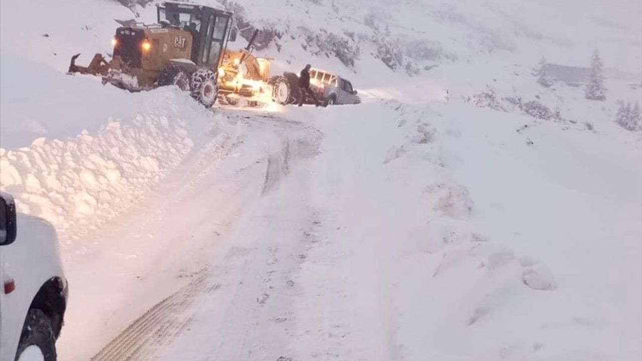 Sis Dağı Yaylası'nda Kurtarma Operasyonu: 5 Kişi Güvenli Alanlarda