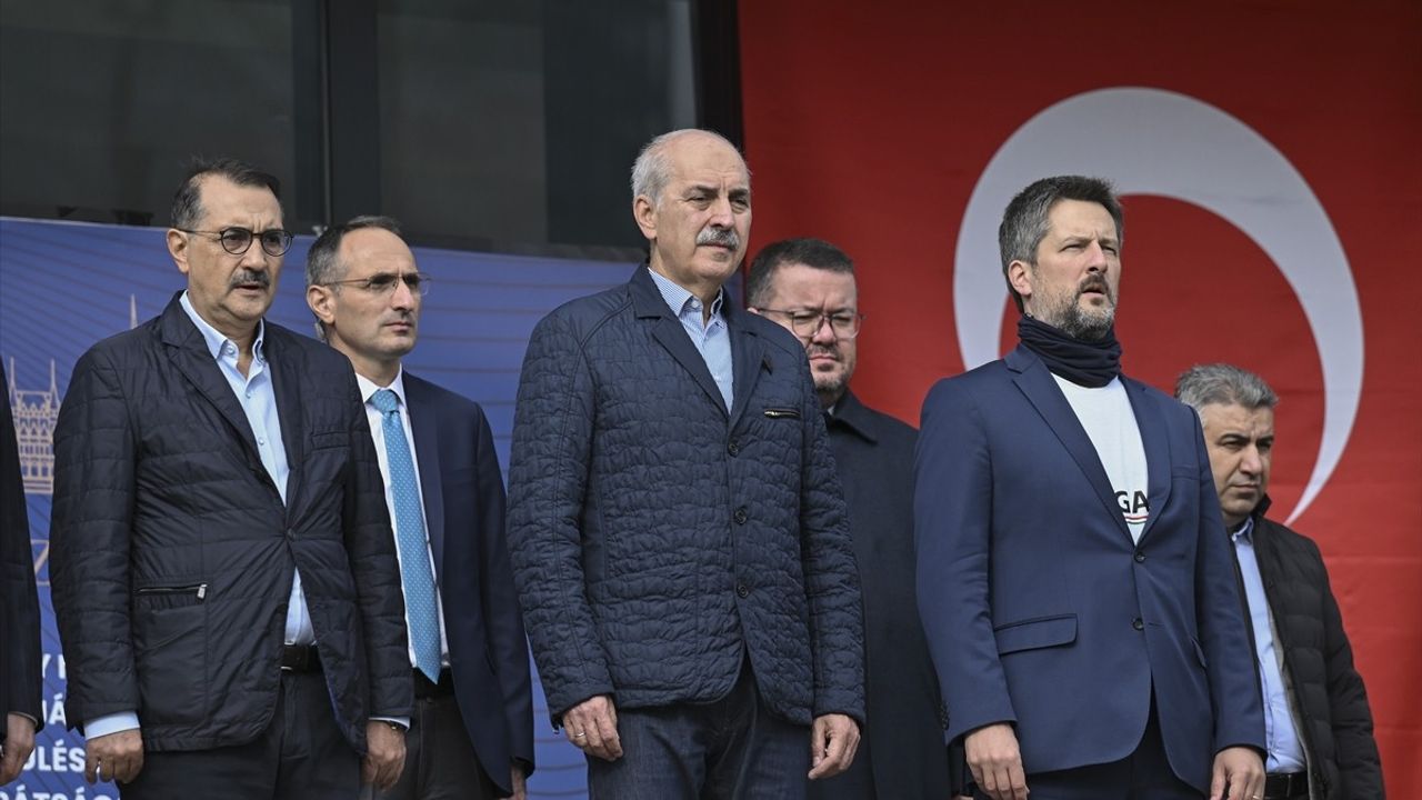 TBMM Başkanı Kurtulmuş, Türkiye-Macaristan Dostluk Maçını İzledi