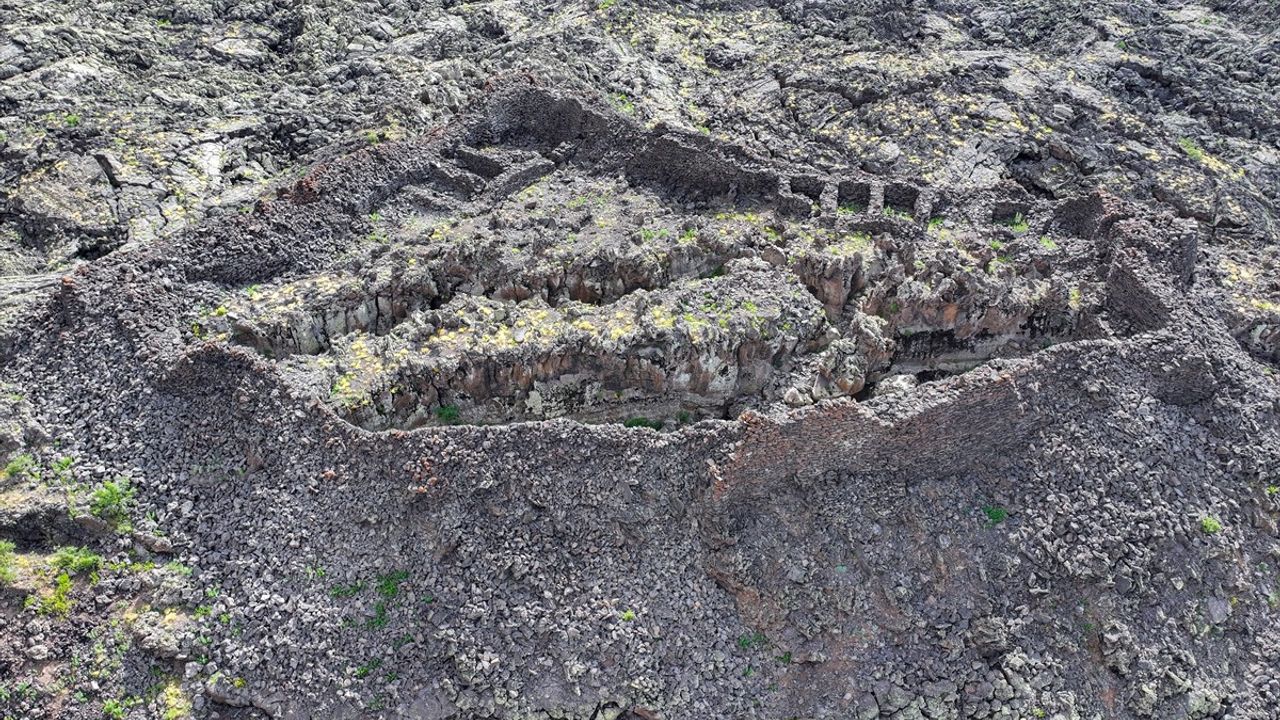 Tendürek Dağı'ndaki Gizemli Kale 'Arap Zengi Kalesi' Olarak Tescillendi