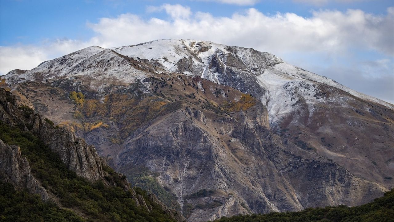 Tunceli'nin Zirveleri Karla Kaplandı