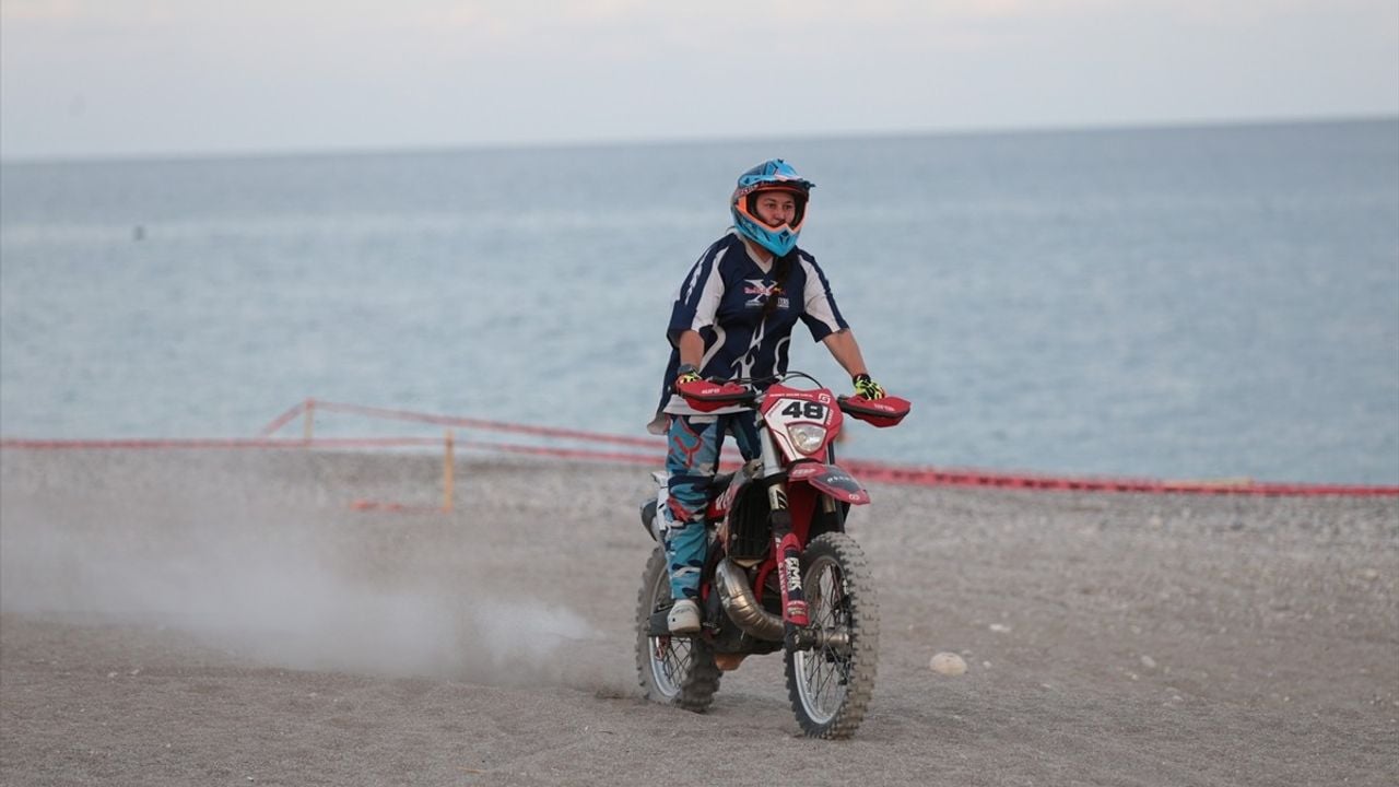 Türkiye'nin İlk Kadın Enduro Yarışçısı Burcu Özatamer: Hedef Dünya Şampiyonluğu