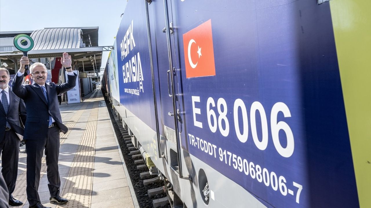 Türkiye'nin İlk Özel Uluslararası Yük Treni Hizmete Girdi