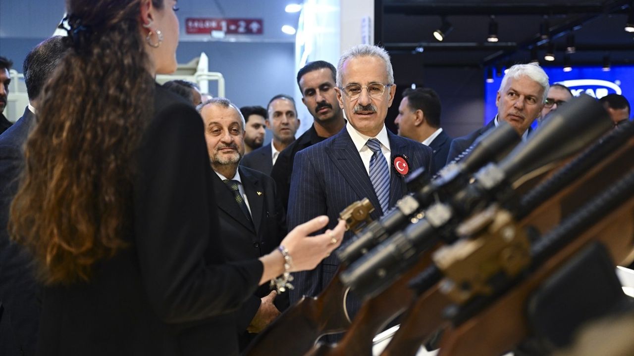 Ulaştırma Bakanı Uraloğlu SAHA EXPO'yu Ziyaret Etti