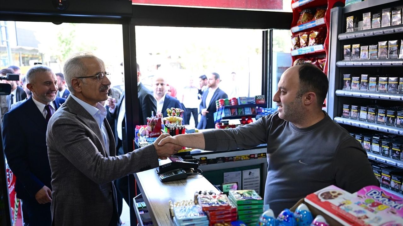 Ulaştırma ve Altyapı Bakanı Uraloğlu, İstanbul'da Çekmeköy'de Ziyaretler Gerçekleştirdi