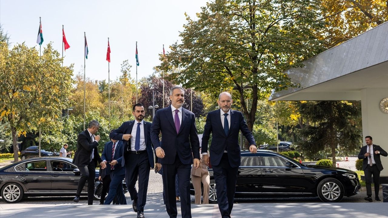 Ürdün Dışişleri Bakanı Safedi, Filistin'in Geleceği Konferansı'nda Önemli Açıklamalar Yaptı